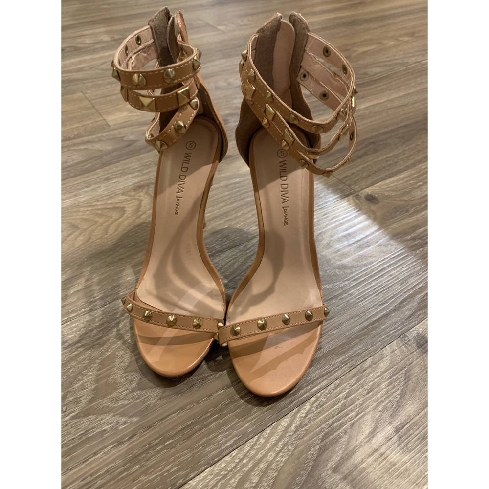 🔶 FINAL PRICE!! Nude Stud Wild Diva Heels 👠